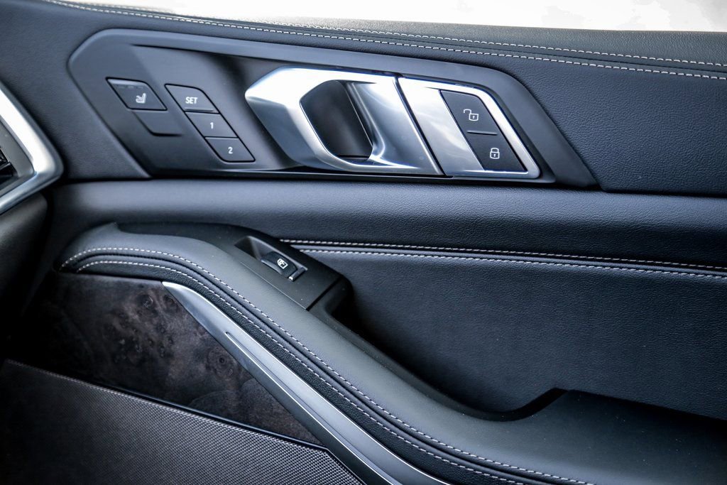 Used 2026 BMW X7 xDrive40i w/ Executive Package image 18