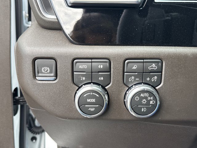 New 2026 GMC Sierra 1500 SLT image 19