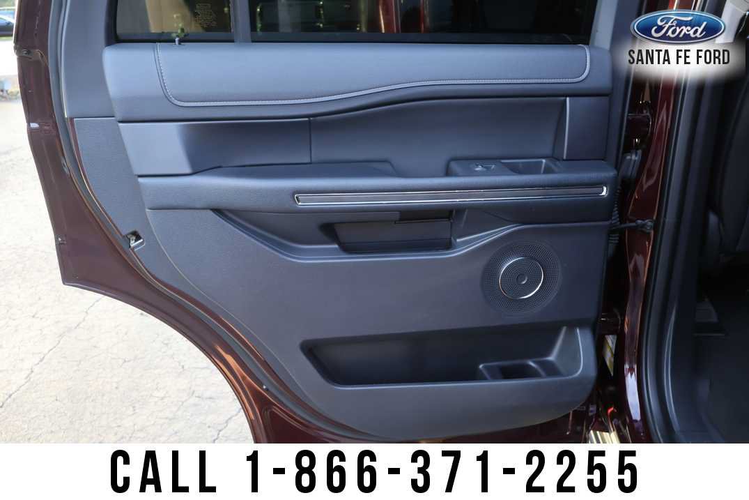 Used 2024 Ford Expedition XLT RWD image 17