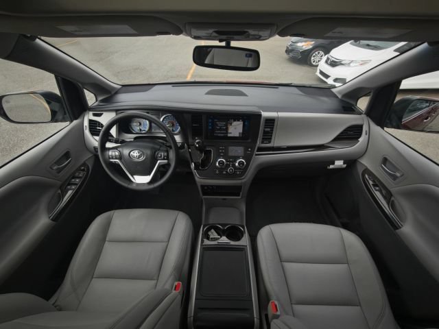Used 2017 Toyota Sienna XLE w/ XLE Navigation Package FWD image 38