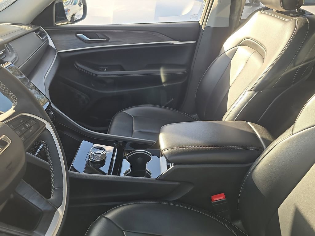 Used 2023 Jeep Grand Cherokee L Limited image 13