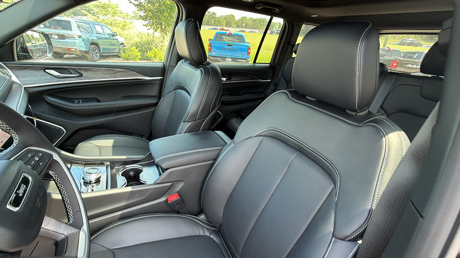 New 2027 Jeep Grand Cherokee Limited AWD/4WD image 18