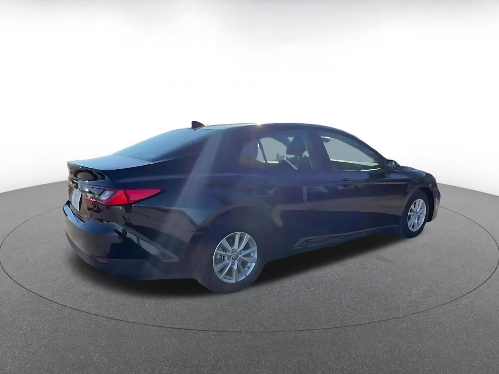 Used 2025 Toyota Camry LE image 14