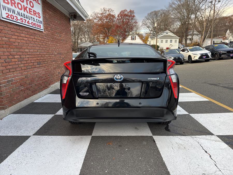 Used 2018 Toyota Prius Two image 10