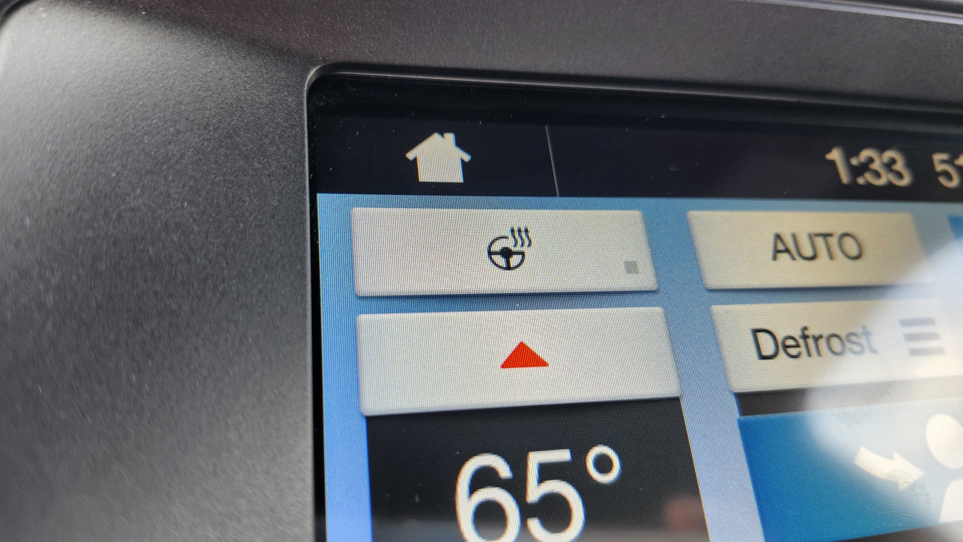 Used 2019 Ford Explorer XLT w/ Equipment Group 202A image 9