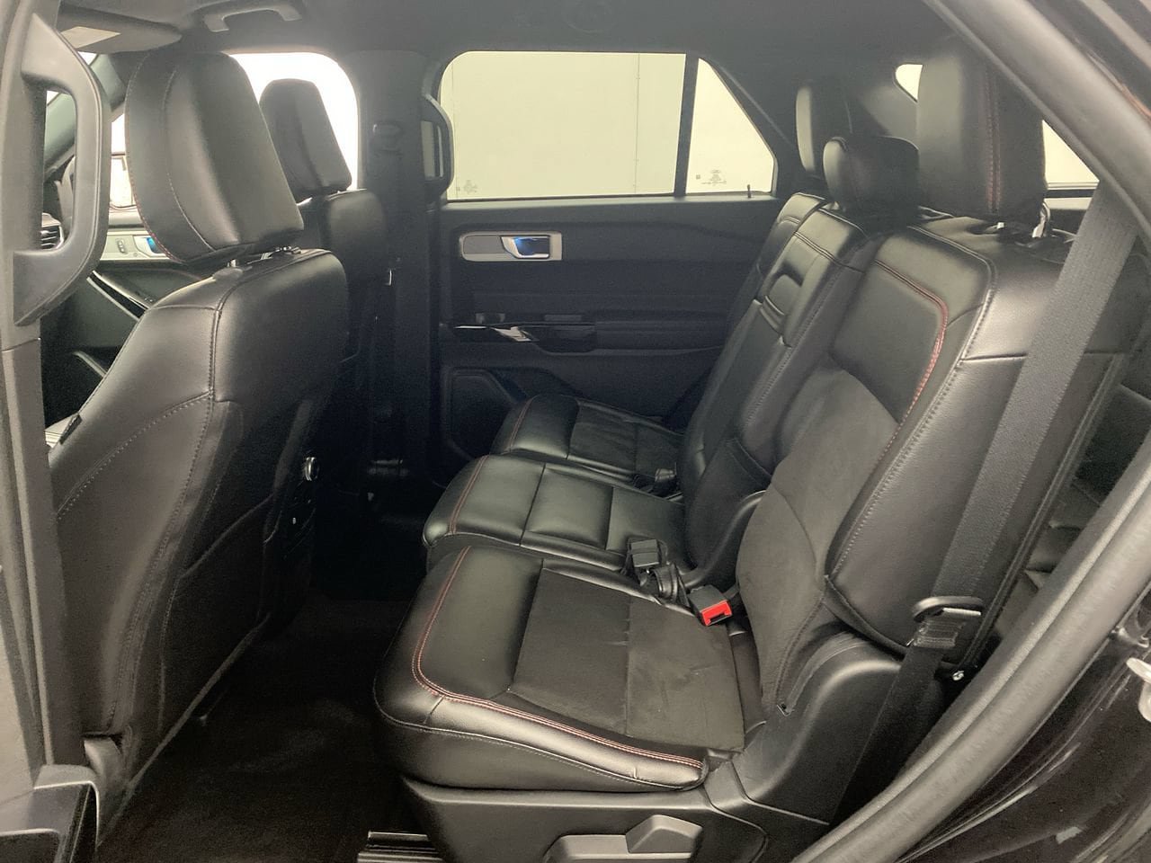 Used 2023 Ford Explorer ST-Line AWD/4WD image 24