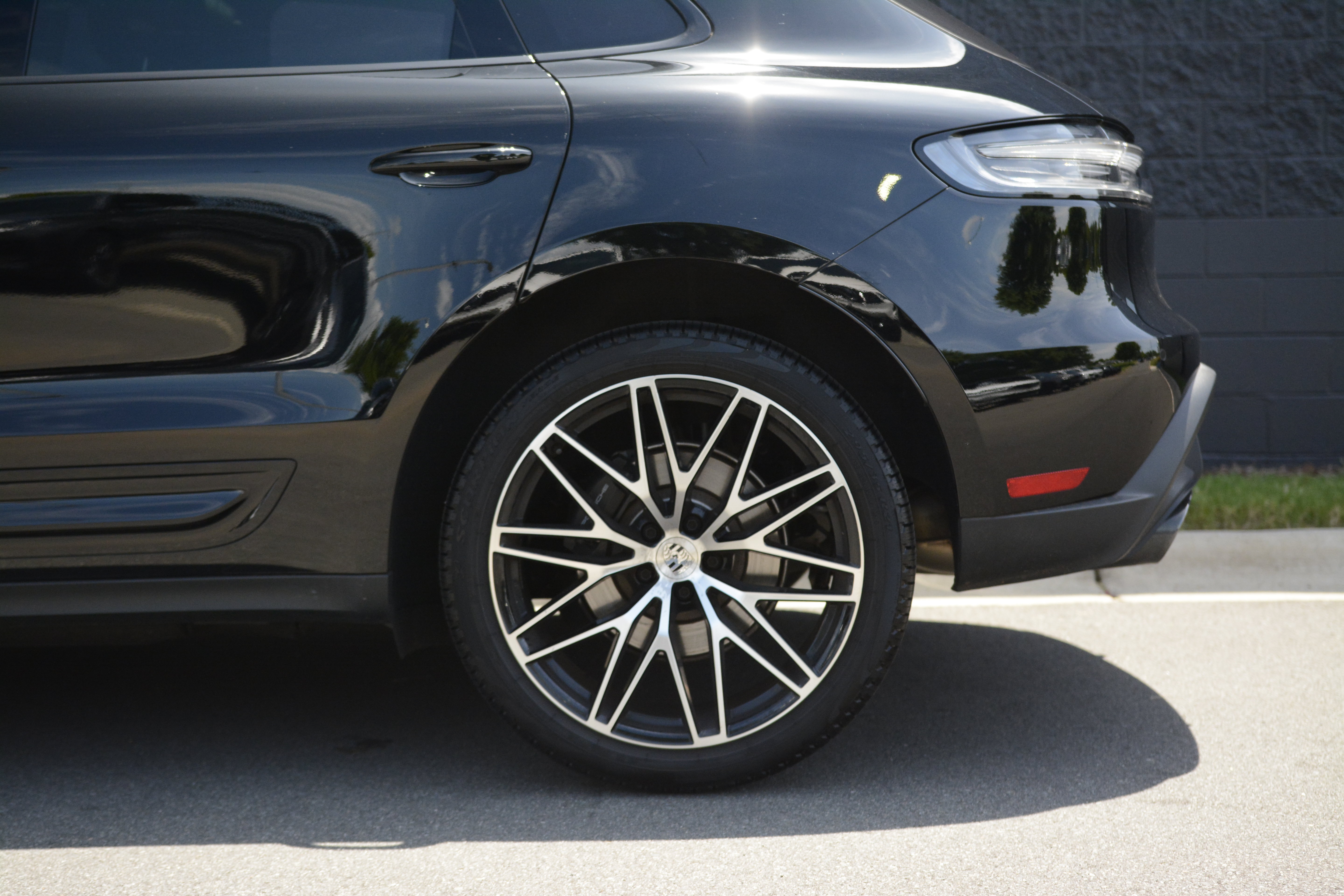 Certified 2026 Porsche Macan AWD/4WD image 38