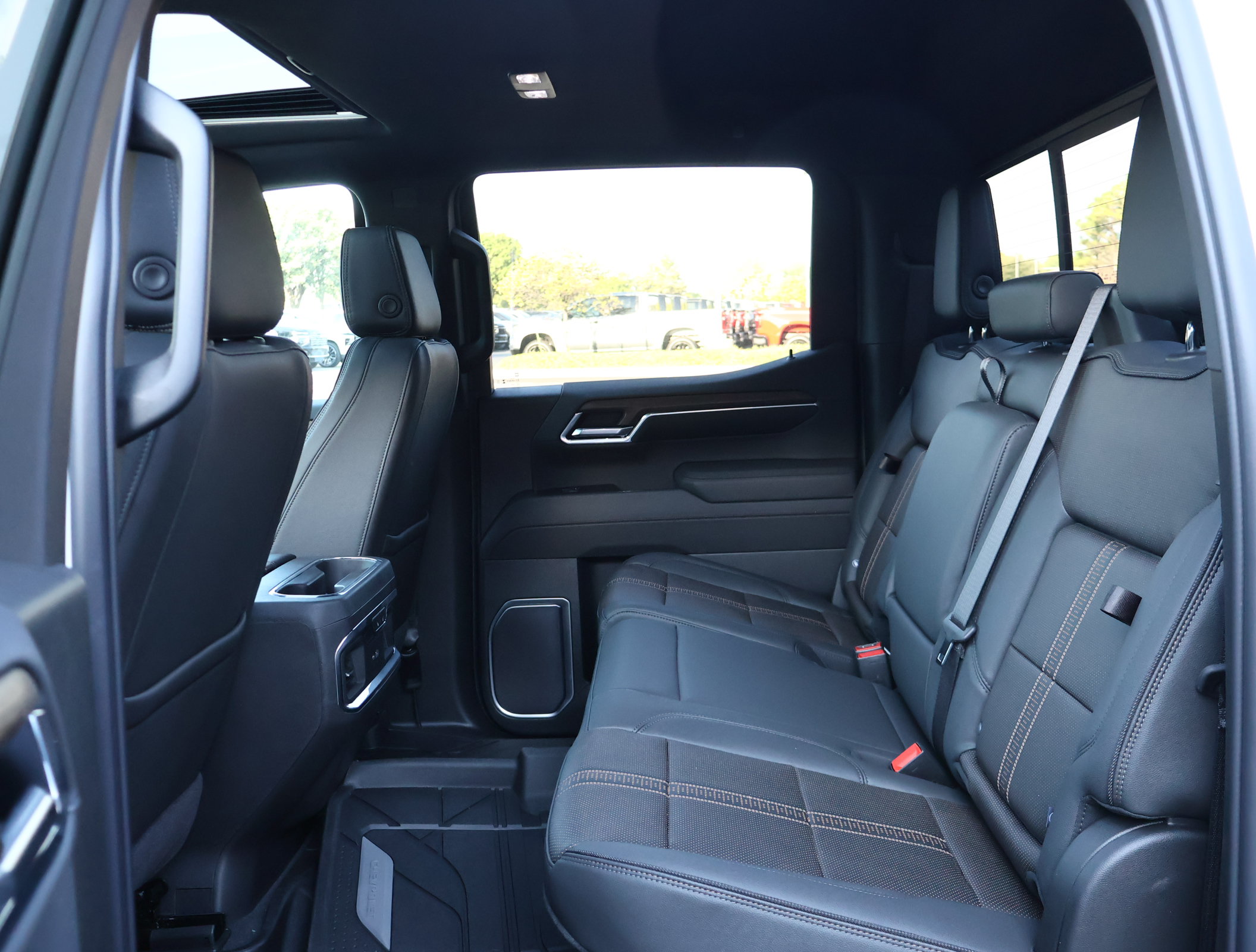 New 2026 Chevrolet Silverado 1500 High Country w/ Technology Package AWD/4WD image 24