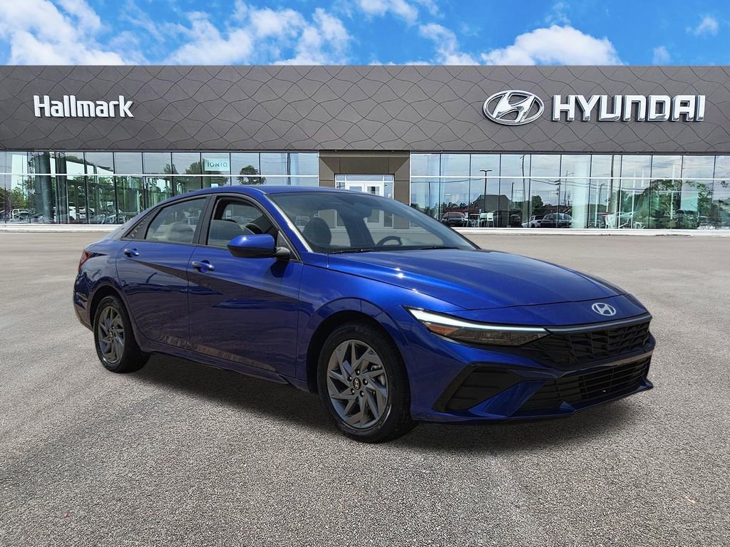 Used 2024 Hyundai Elantra SEL FWD image 1
