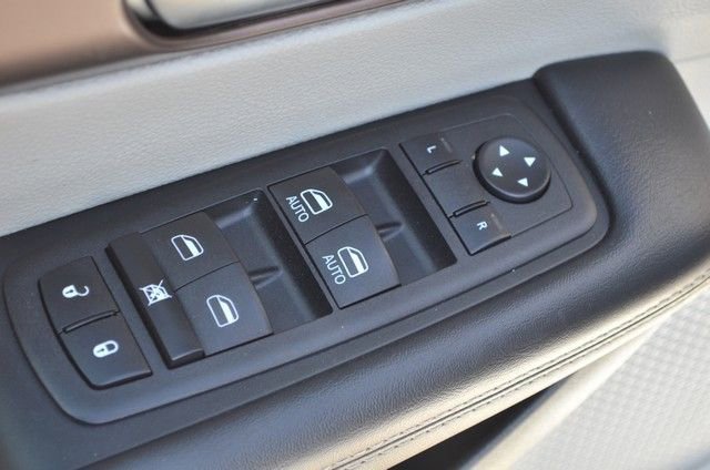 Used 2023 Chrysler Voyager LX image 16