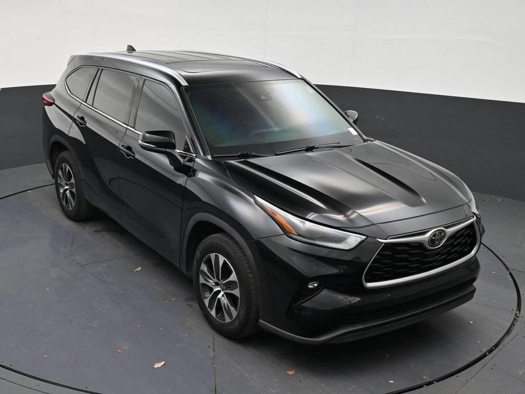 Used 2021 Toyota Highlander XLE FWD image 18