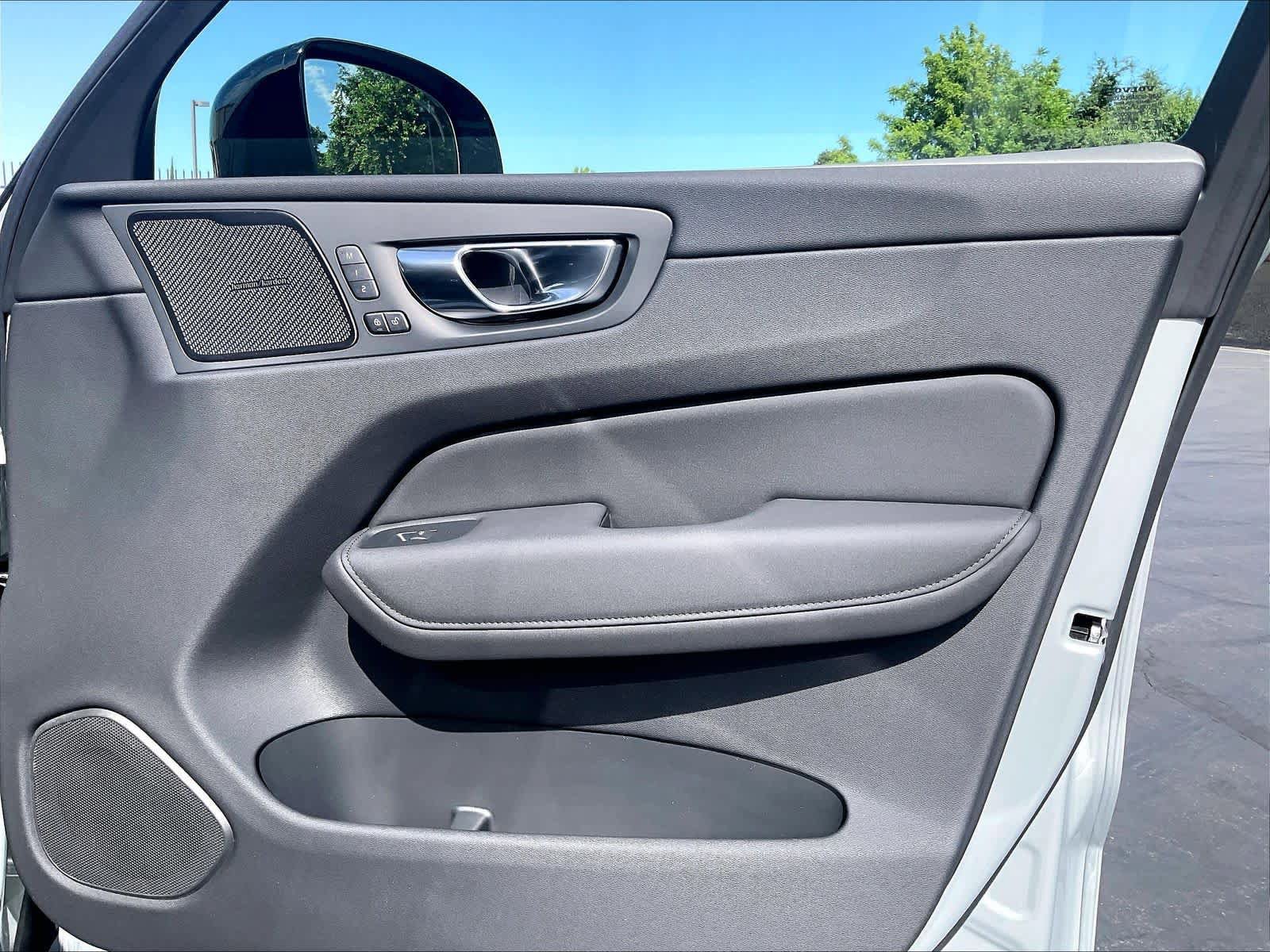 New 2026 Volvo XC60 B5 Ultra w/ Climate Package AWD/4WD image 30