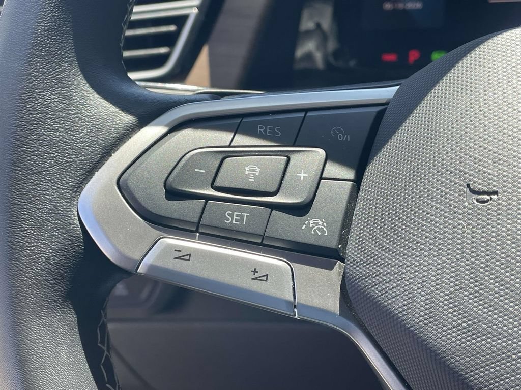 Certified 2025 Volkswagen Atlas SE FWD image 21