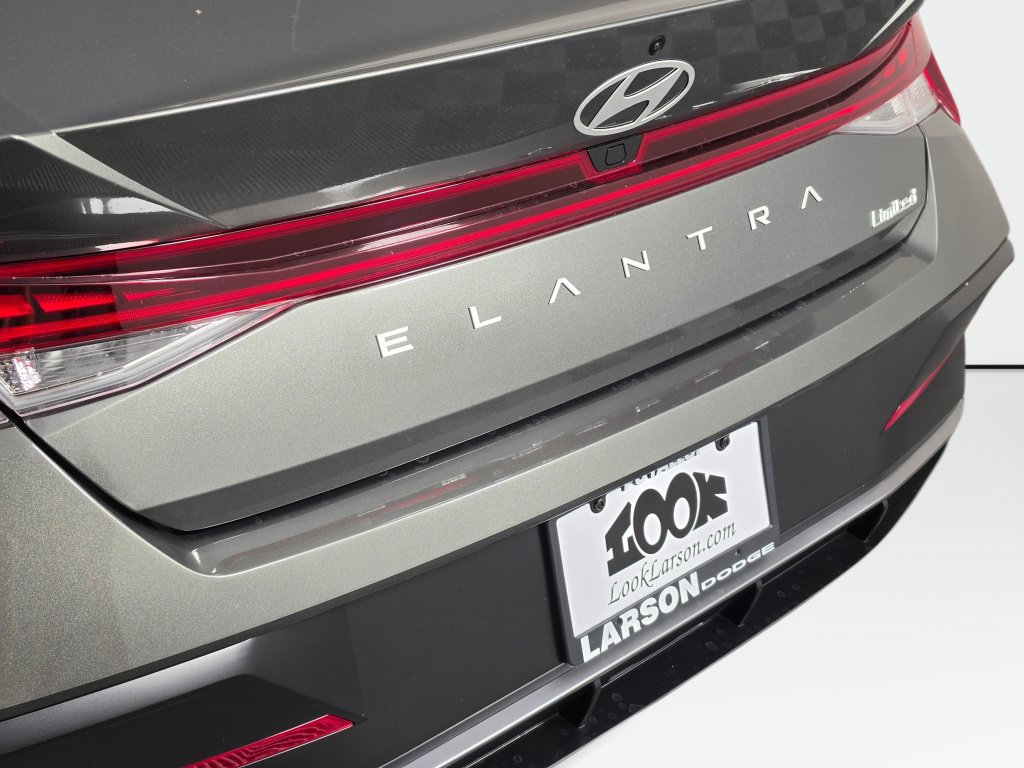 Used 2026 Hyundai Elantra Limited FWD image 35