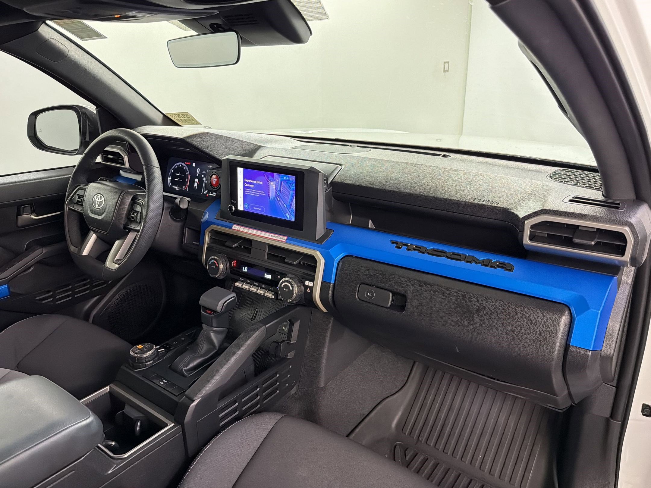 Used 2025 Toyota Tacoma TRD Off-Road image 34