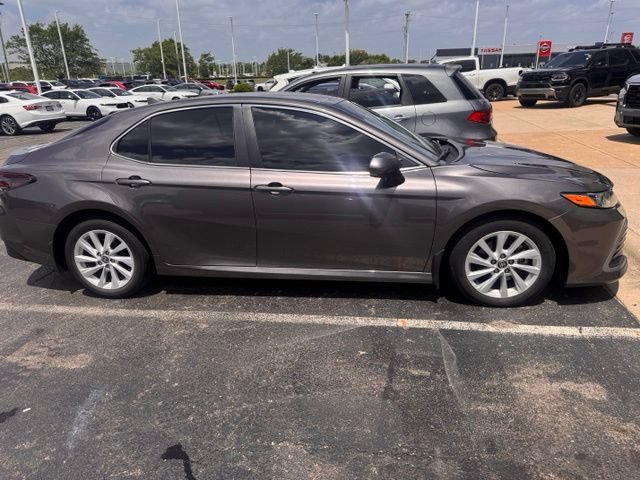 Used 2022 Toyota Camry LE w/ Carpet Mat Package (TMS) FWD image 9