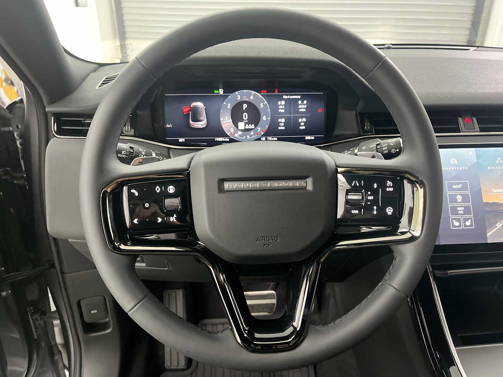 Used 2025 Land Rover Range Rover Evoque Dynamic SE AWD/4WD image 17