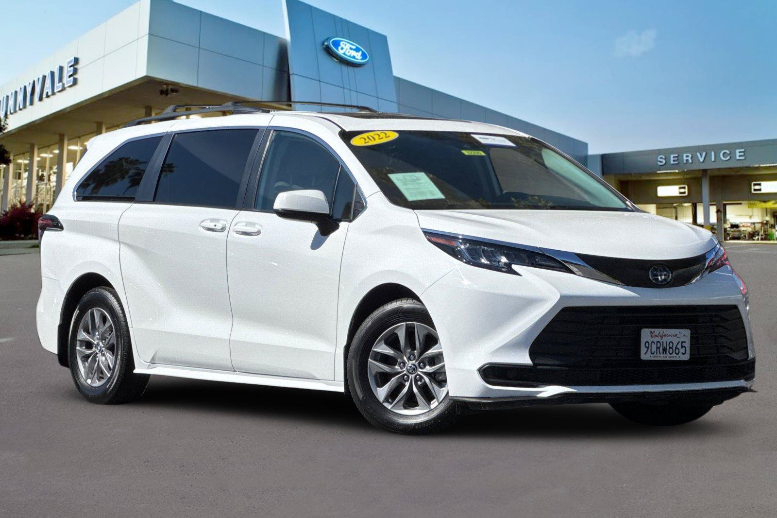Used 2022 Toyota Sienna LE w/ LE Plus Package AWD/4WD image 2