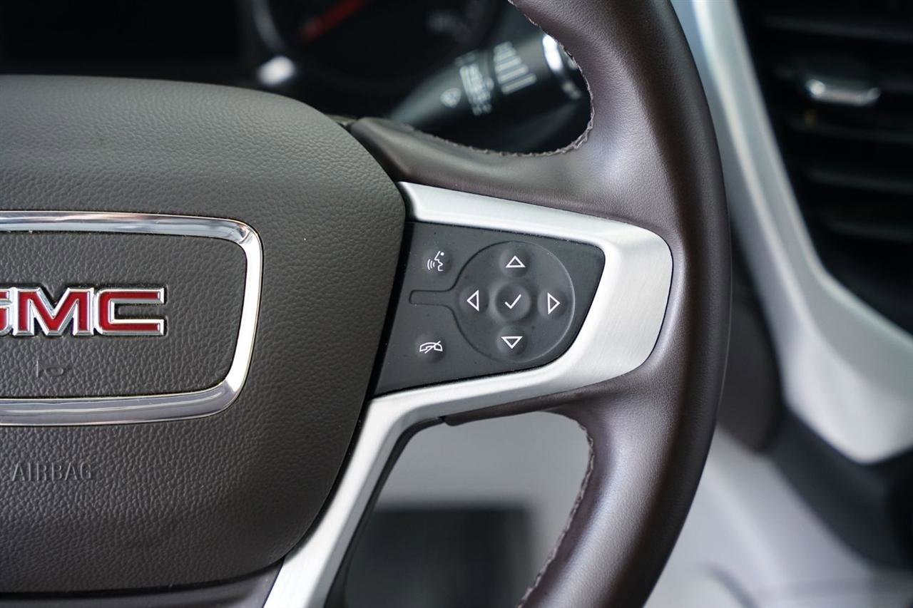 Used 2023 GMC Acadia SLT image 21