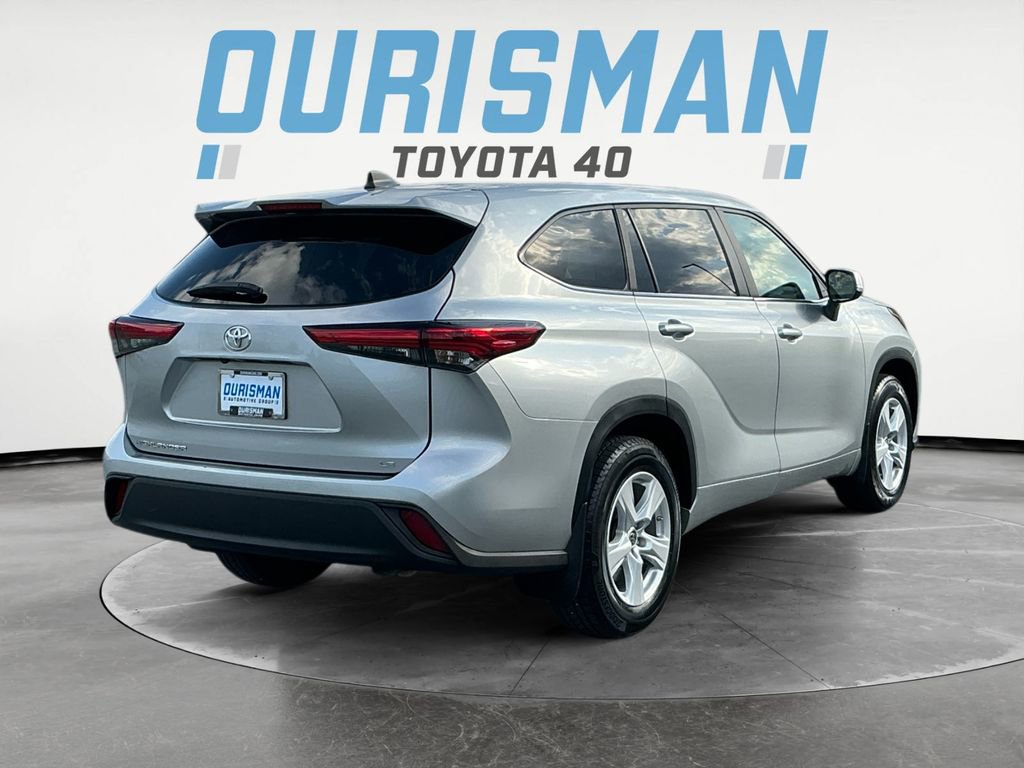 Used 2023 Toyota Highlander LE FWD image 7