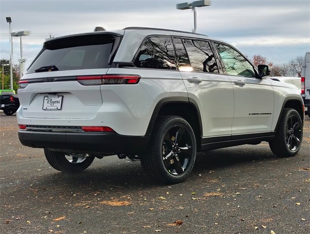 New 2025 Jeep Grand Cherokee Altitude image 8