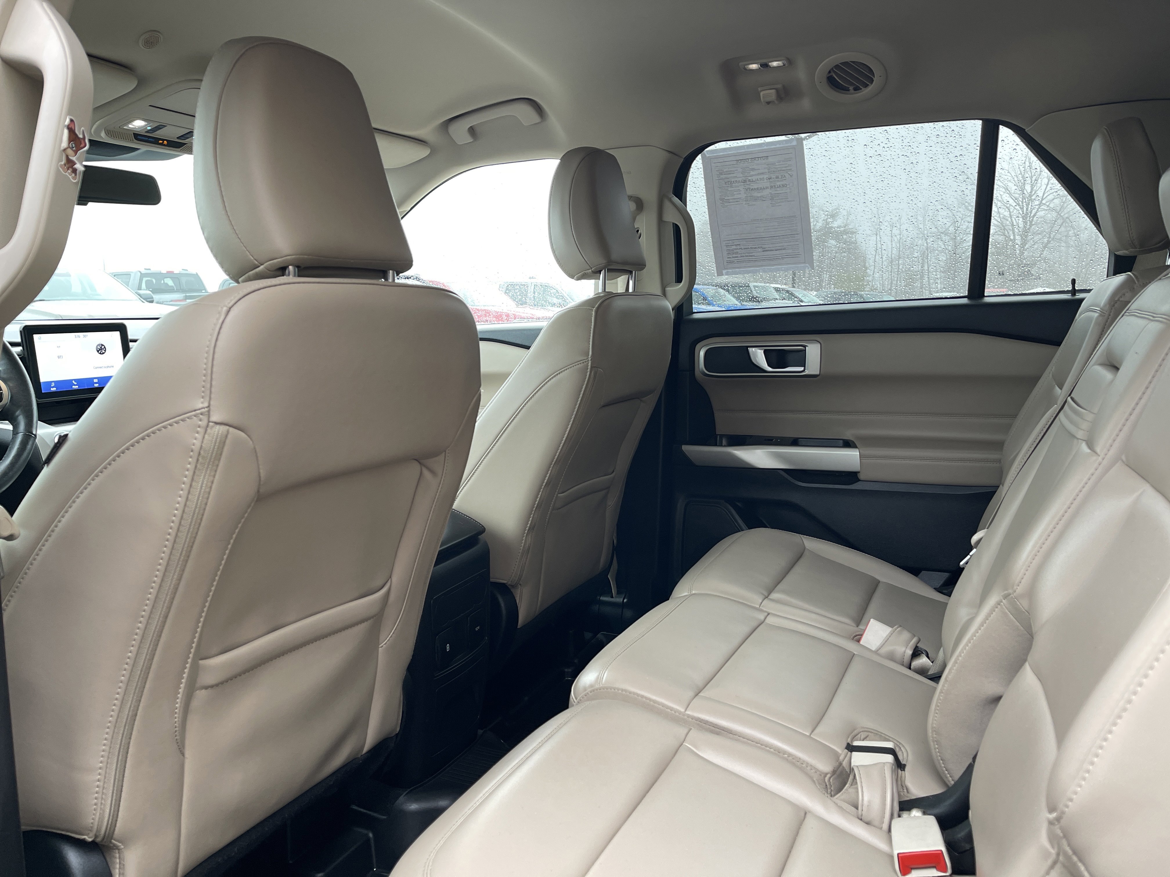 Used 2022 Ford Explorer XLT image 10