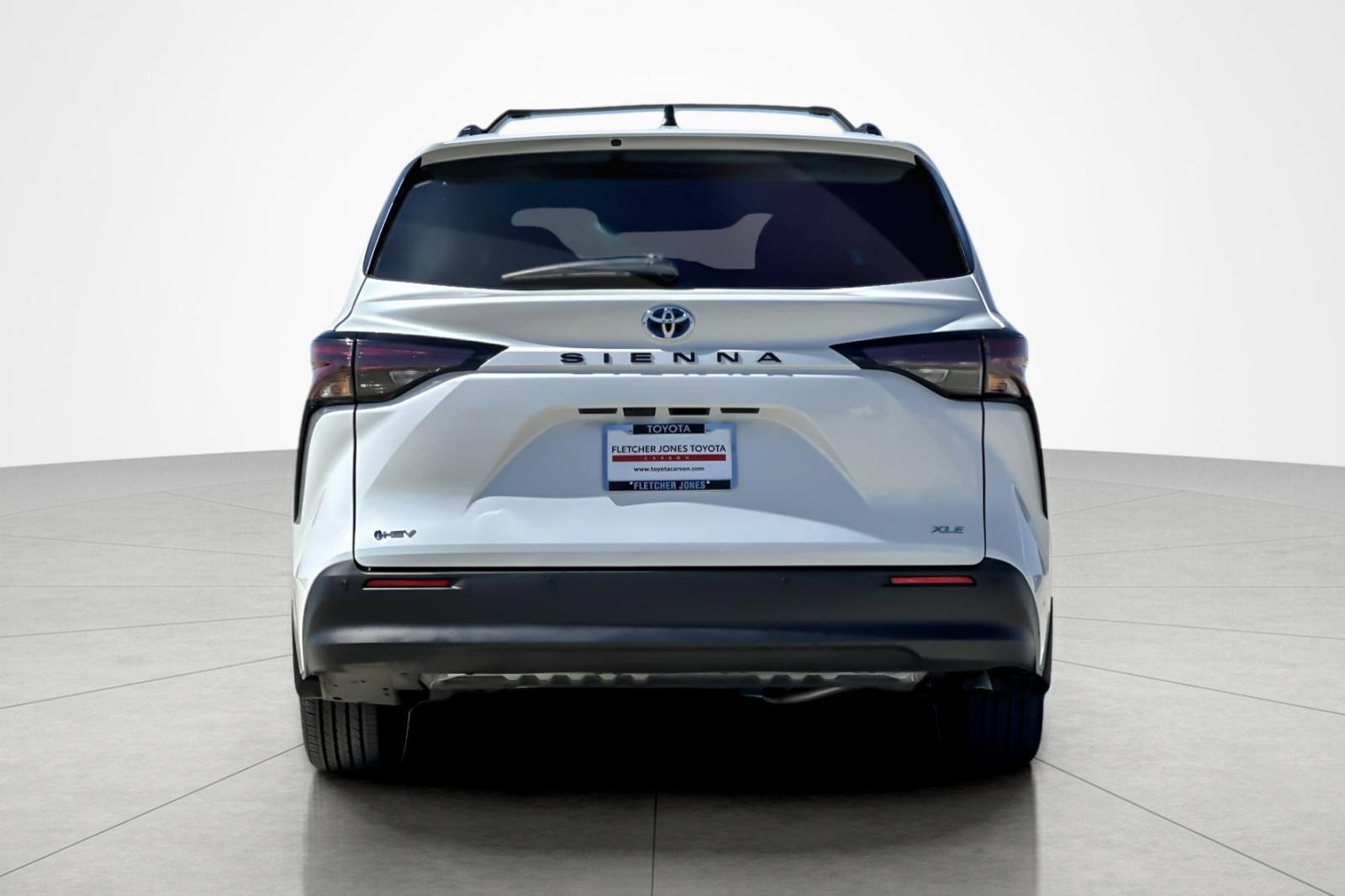 Certified 2025 Toyota Sienna XLE w/ XLE Plus Package FWD image 4
