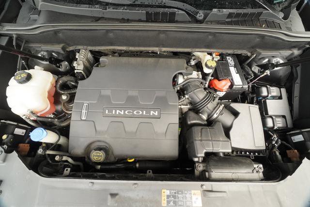 Used 2016 Lincoln MKX Reserve w/ Technology Package FWD image 10