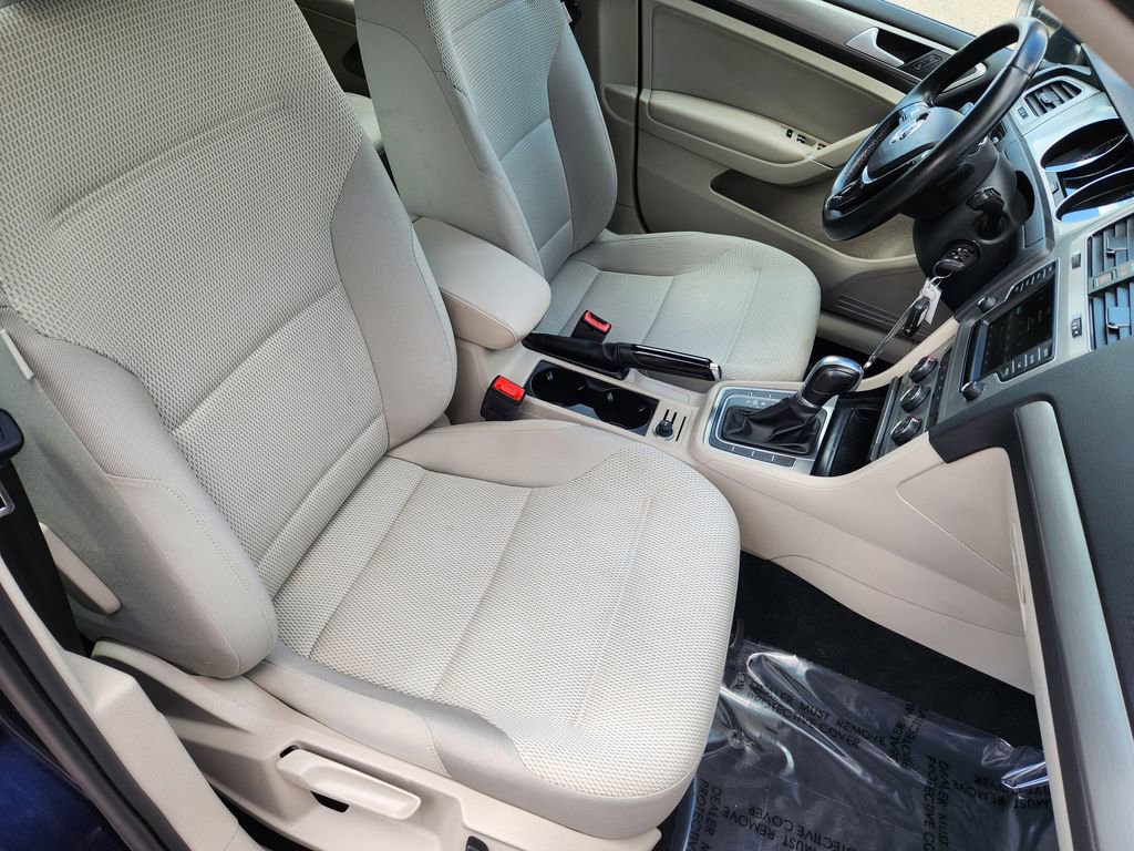 Used 2016 Volkswagen Golf S FWD image 11