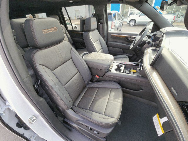 New 2026 Chevrolet Suburban High Country image 12