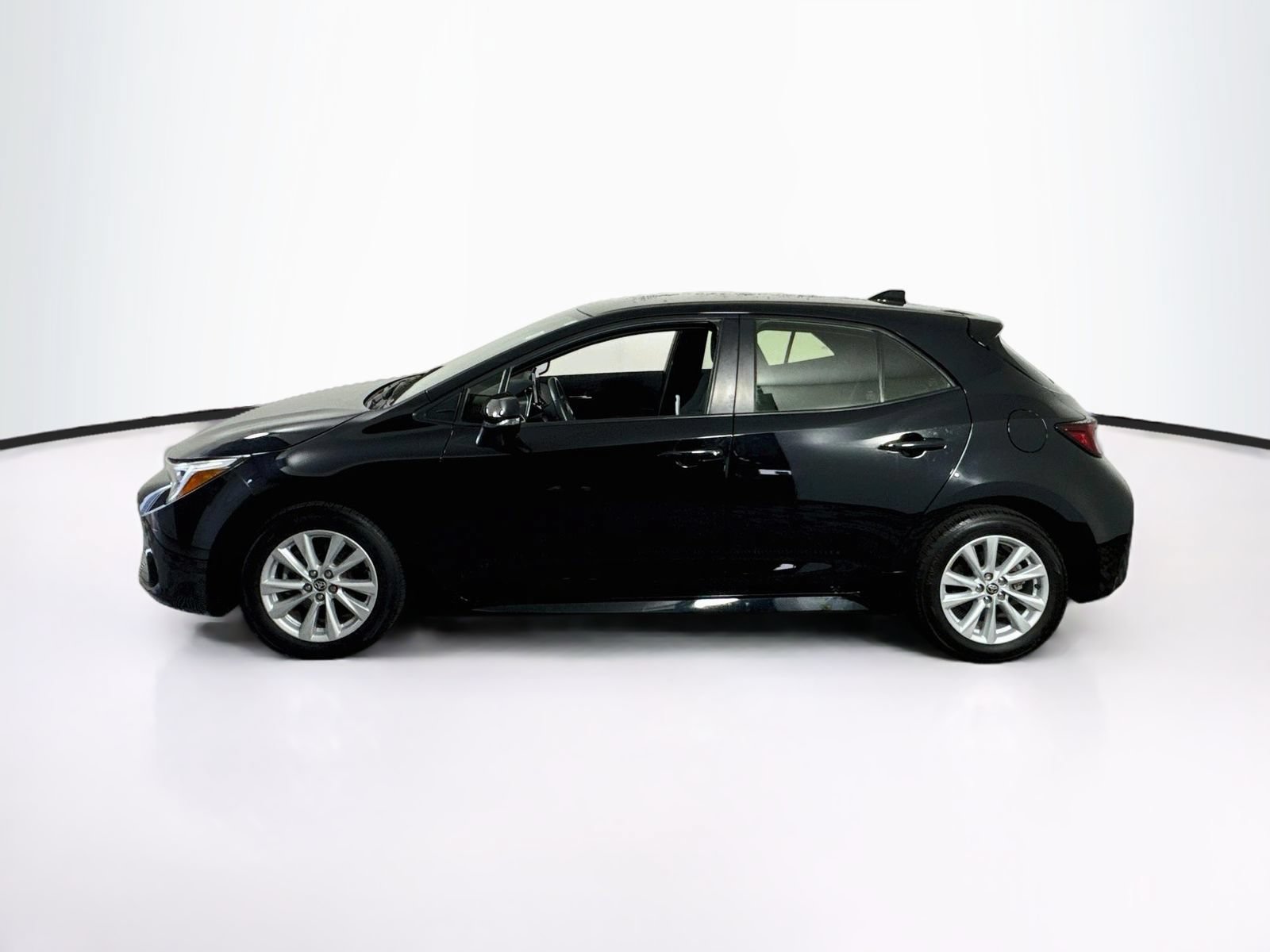 Certified 2024 Toyota Corolla SE FWD image 4