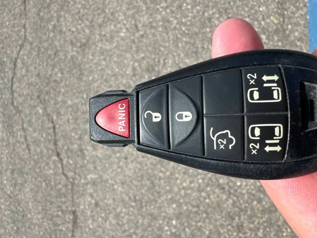 Used 2016 Chrysler Town & Country Touring FWD image 14