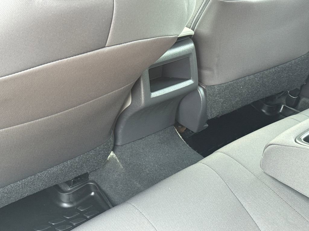 Used 2018 Toyota Camry LE image 32