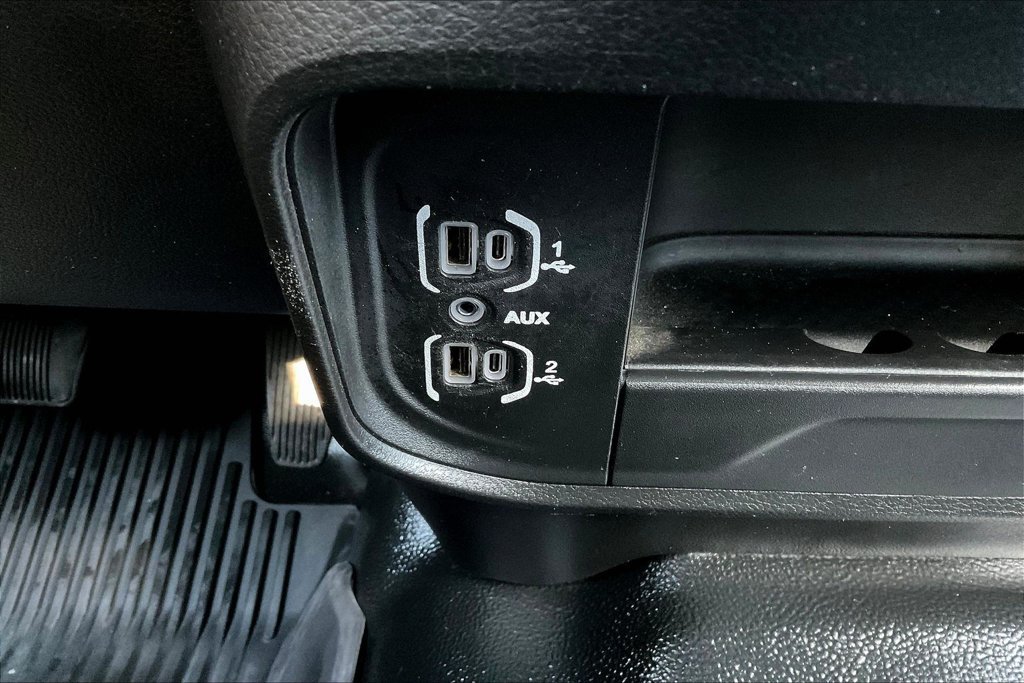 Used 2024 RAM 3500 Tradesman w/ Chrome Appearance Group AWD/4WD image 14