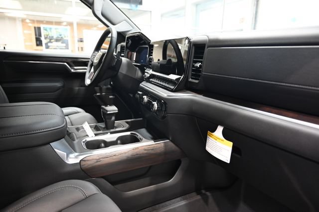 New 2026 GMC Sierra 1500 SLT w/ SLT Premium Plus Package AWD/4WD image 16