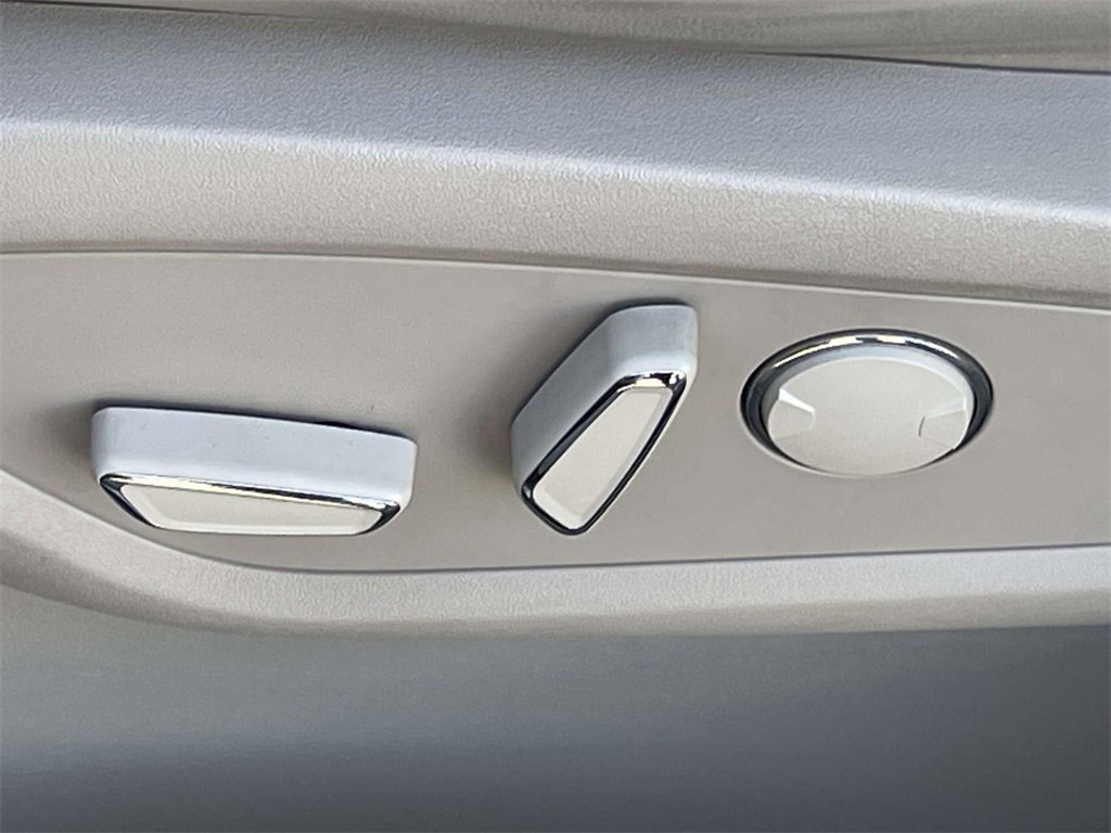 Certified 2023 Lincoln Nautilus Reserve w/ Equipment Group 201A image 14