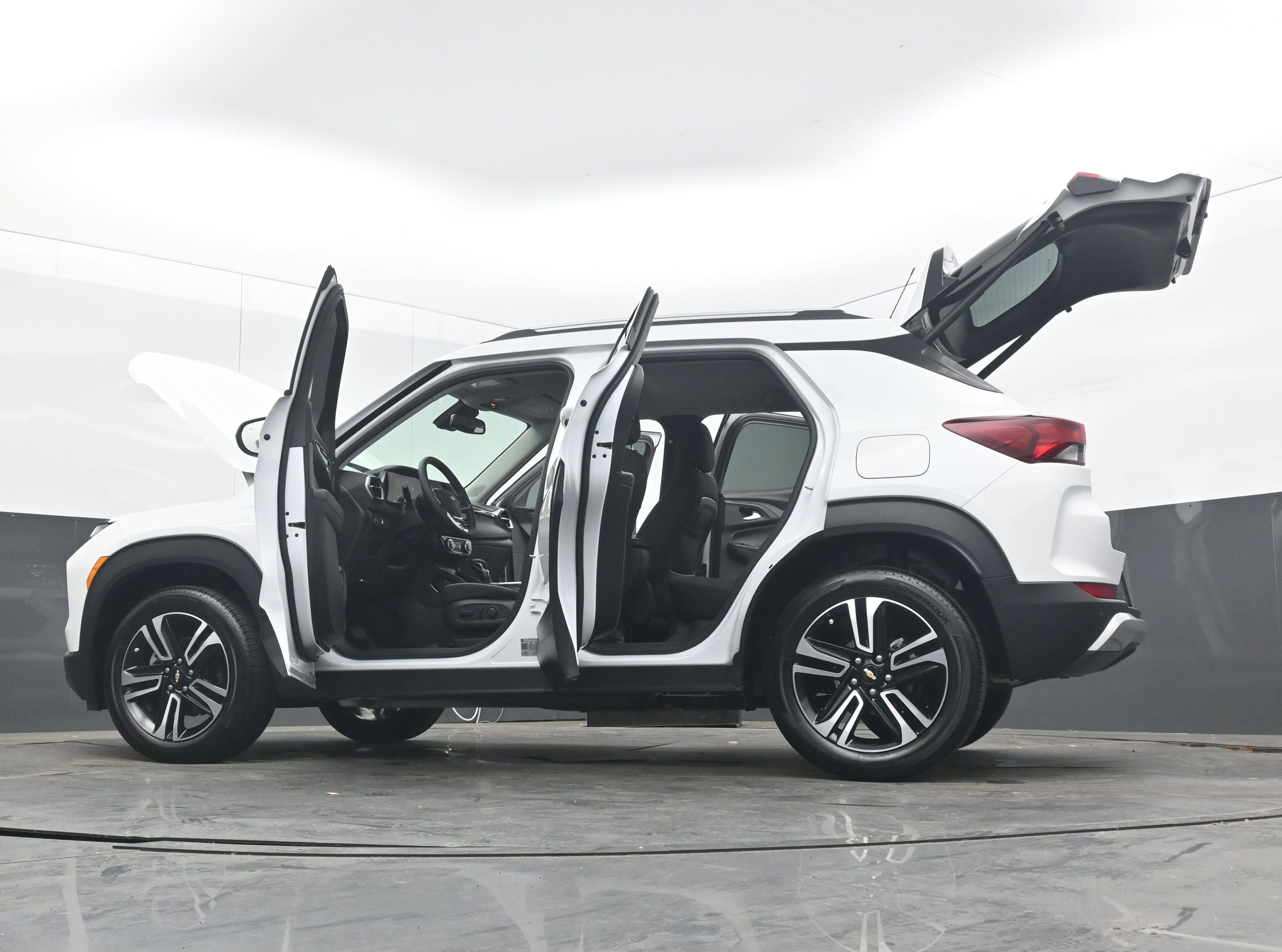 Used 2024 Chevrolet TrailBlazer LT w/ Convenience Package AWD/4WD image 44