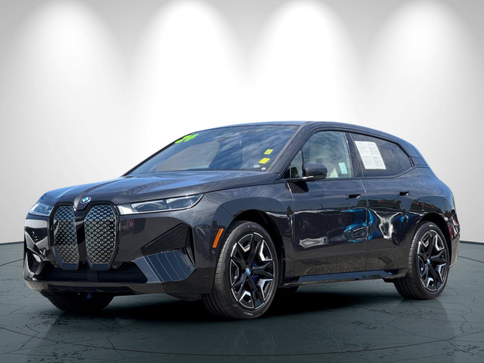 Used 2024 BMW iX xDrive50 w/ Sport Package AWD/4WD image 8