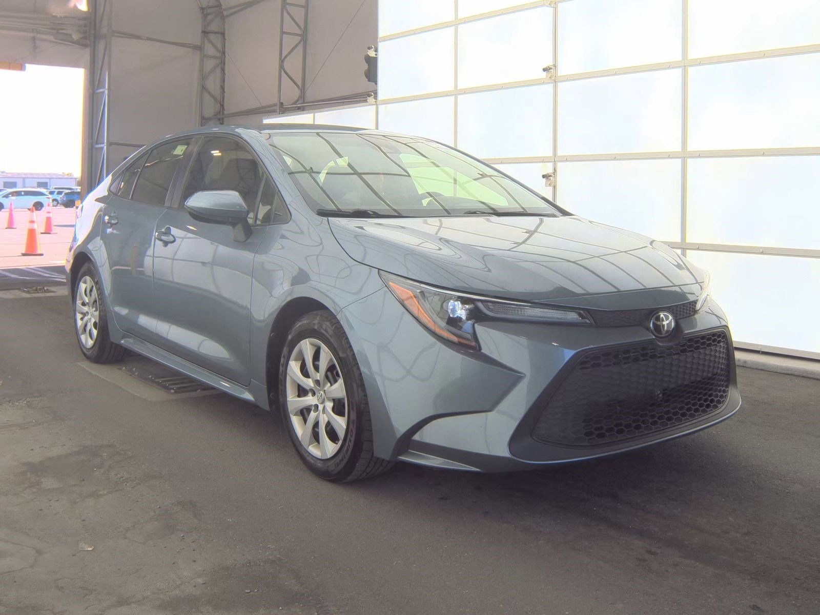 Used 2022 Toyota Corolla LE FWD image 4