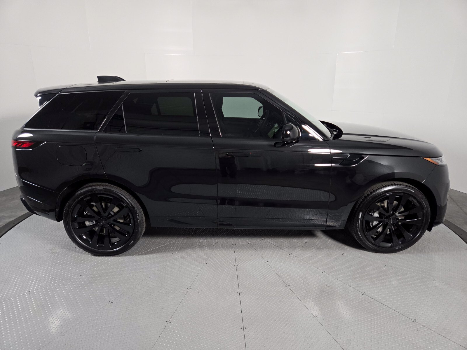 New 2027 Land Rover Range Rover Sport Dynamic SE AWD/4WD image 6
