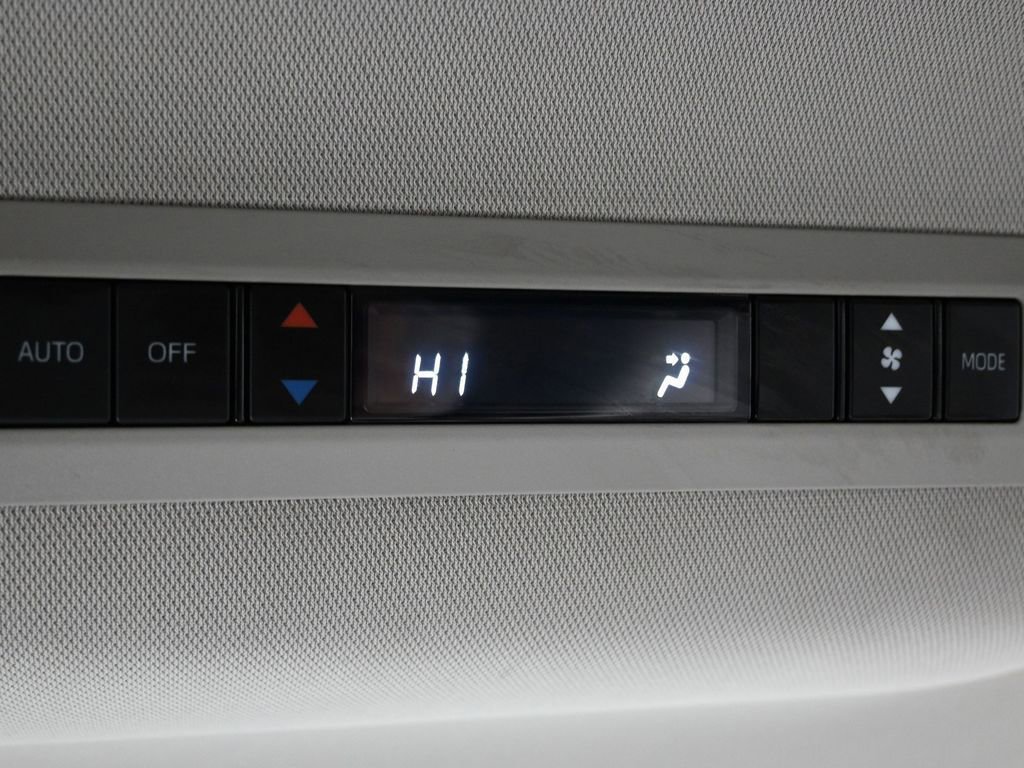 Used 2024 Toyota Sienna LE image 34