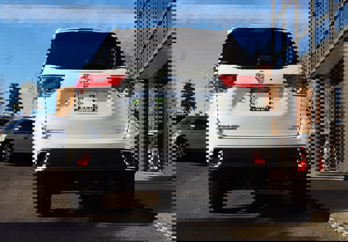 Used 2019 Toyota Highlander Limited image 12