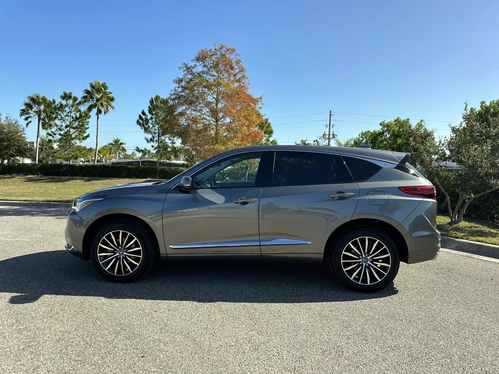 Used 2025 Acura RDX SH-AWD w/ Advance Package image 2