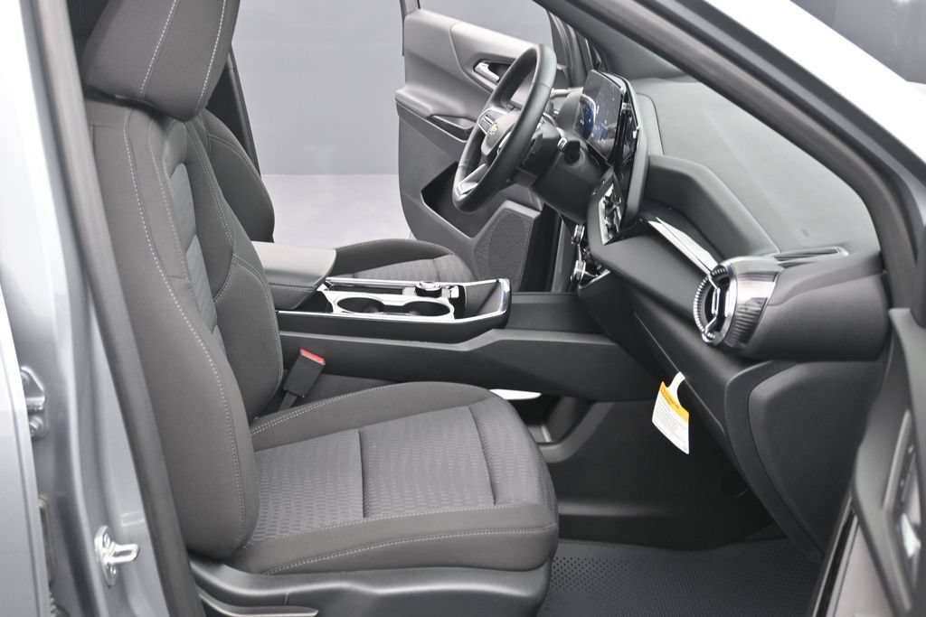 Used 2026 Chevrolet Equinox LT w/ Safety and Technology Package FWD image 11