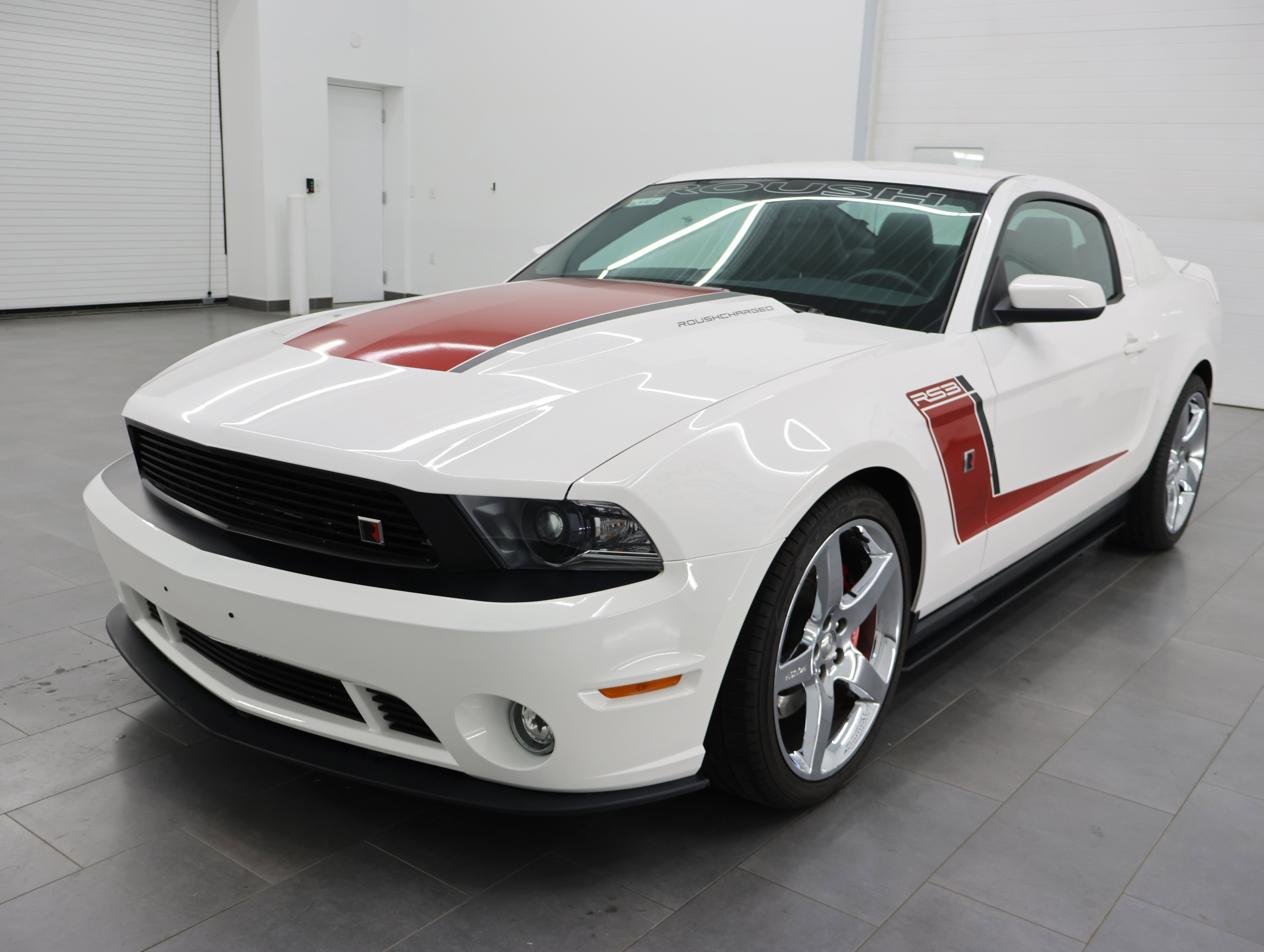 Used 2012 Ford Mustang GT Premium w/ HID Headlamps & Security Pkg RWD image 7