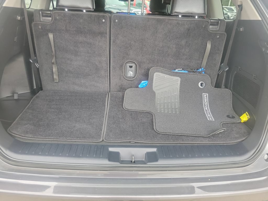 Certified 2024 Toyota Highlander XLE FWD image 36