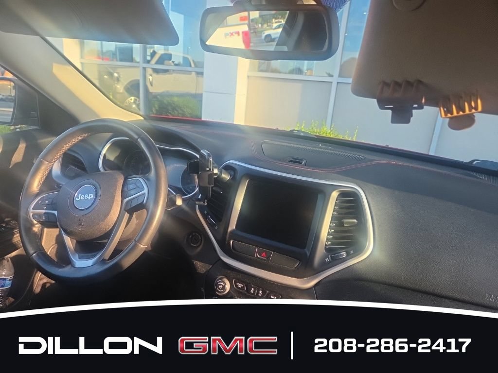 Used 2016 Jeep Cherokee Trailhawk w/ Leather Interior Group AWD/4WD image 21