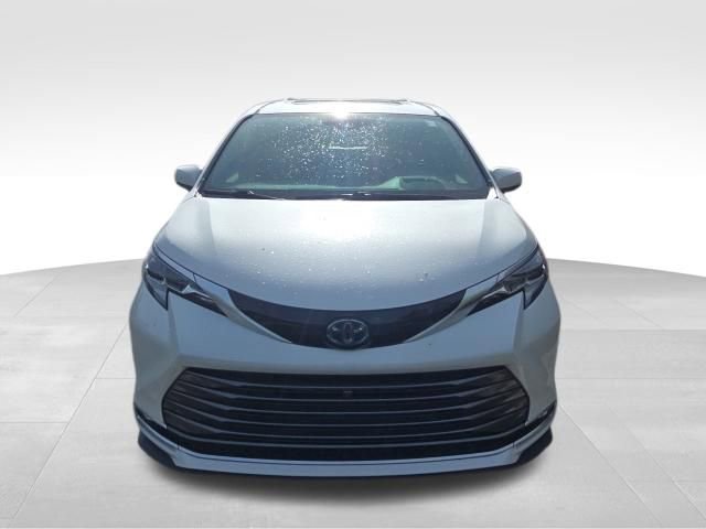 Used 2021 Toyota Sienna Platinum AWD/4WD image 10