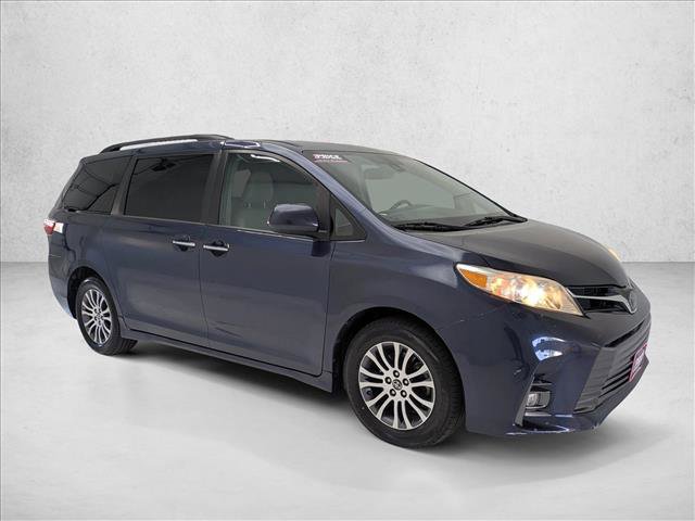 Used 2019 Toyota Sienna XLE image 3