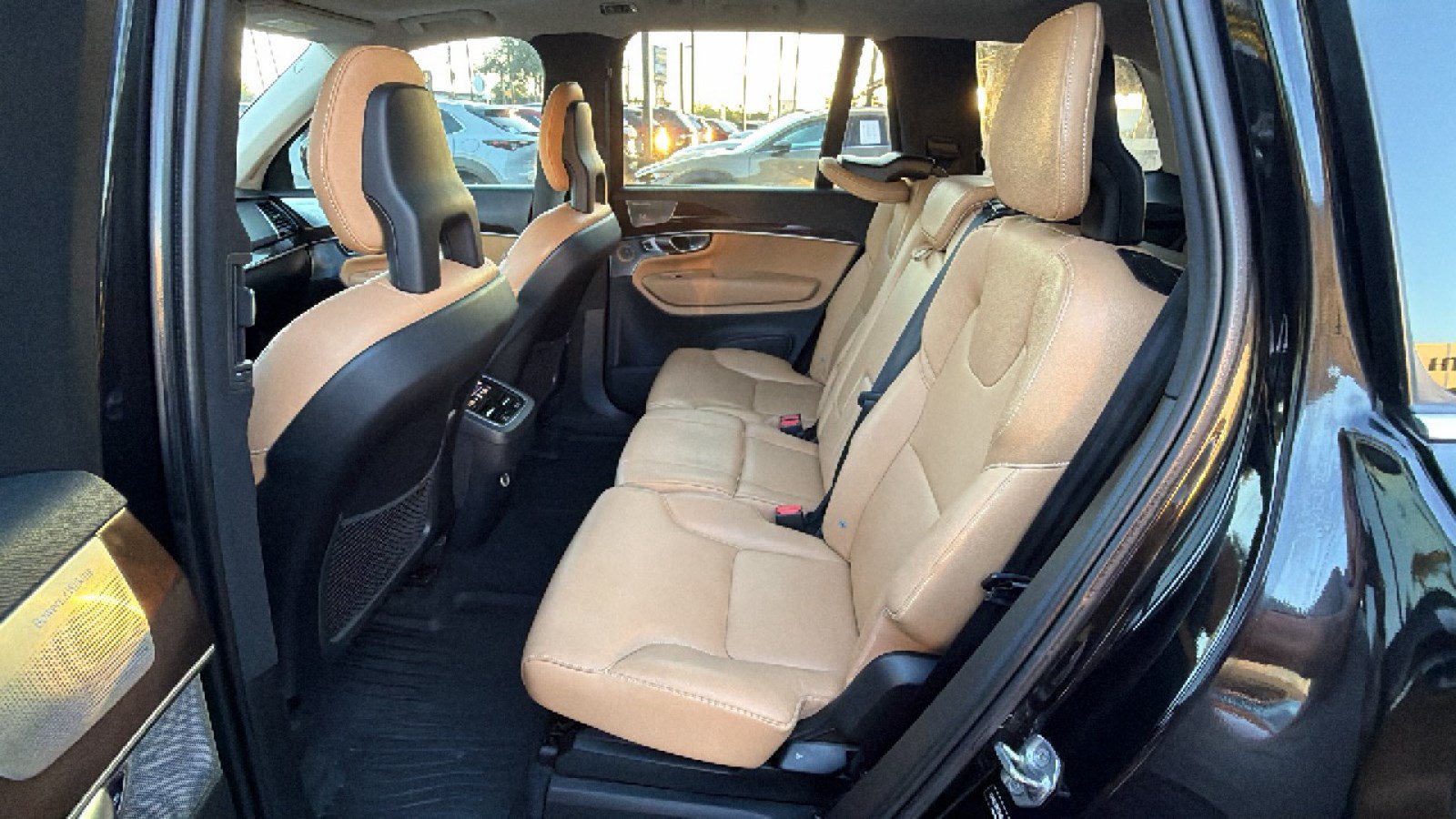 Used 2016 Volvo XC90 T6 Momentum w/ Momentum Plus Package AWD/4WD image 25